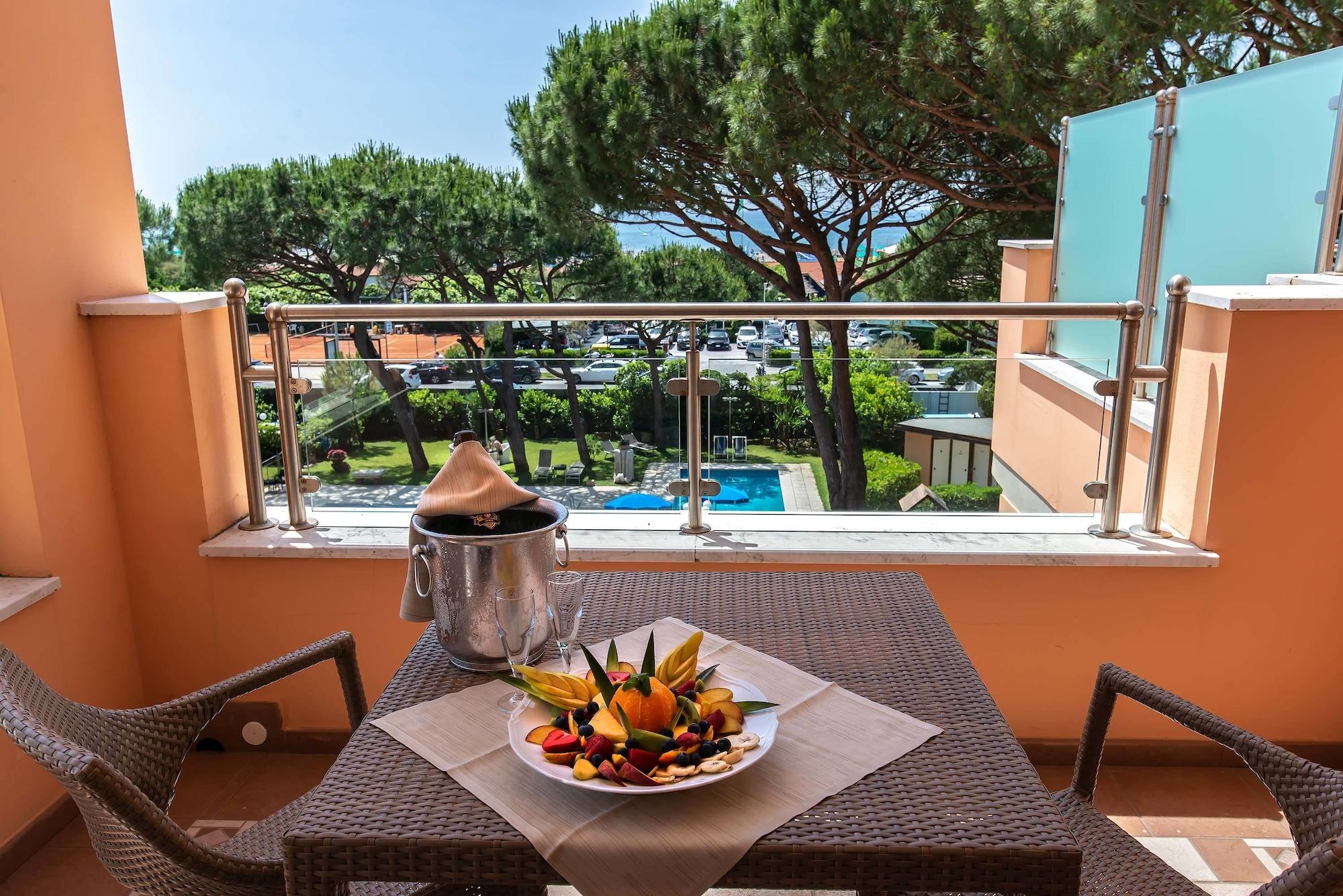 Versilia Palace Hotel Marina di Pietrasanta Eksteriør bilde