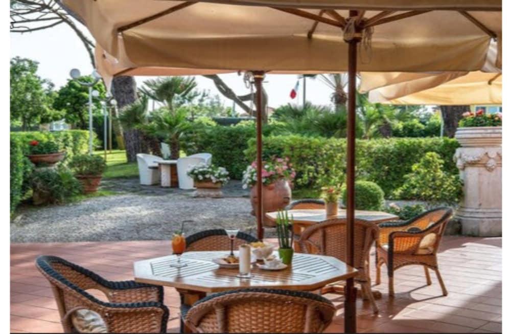 Versilia Palace Hotel Marina di Pietrasanta Eksteriør bilde
